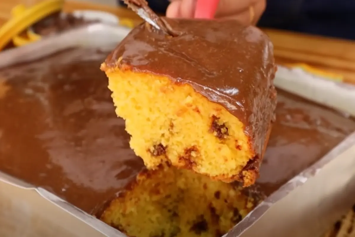 Bolo de cenoura trufado