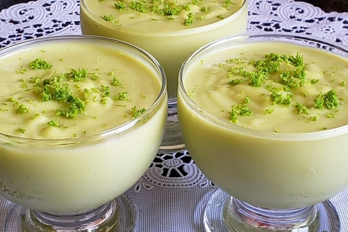 mousse de abacate com leite condensado