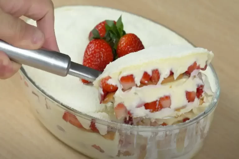 Como fazer a receita de pavê de ninho com morango, sobremesa deliciosa!