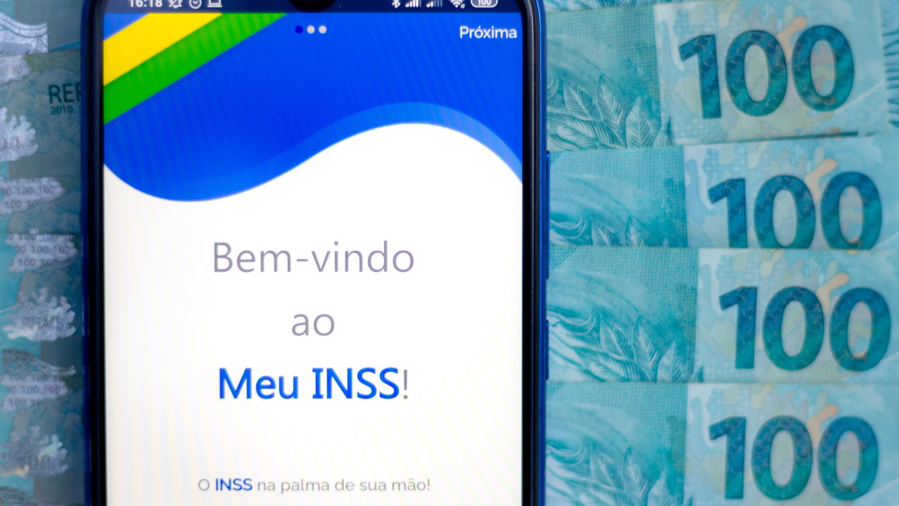 A Especialista em Benefícios do INSS que Está Ajudando Milhares de Brasileiros a Garantirem Seus Direitos